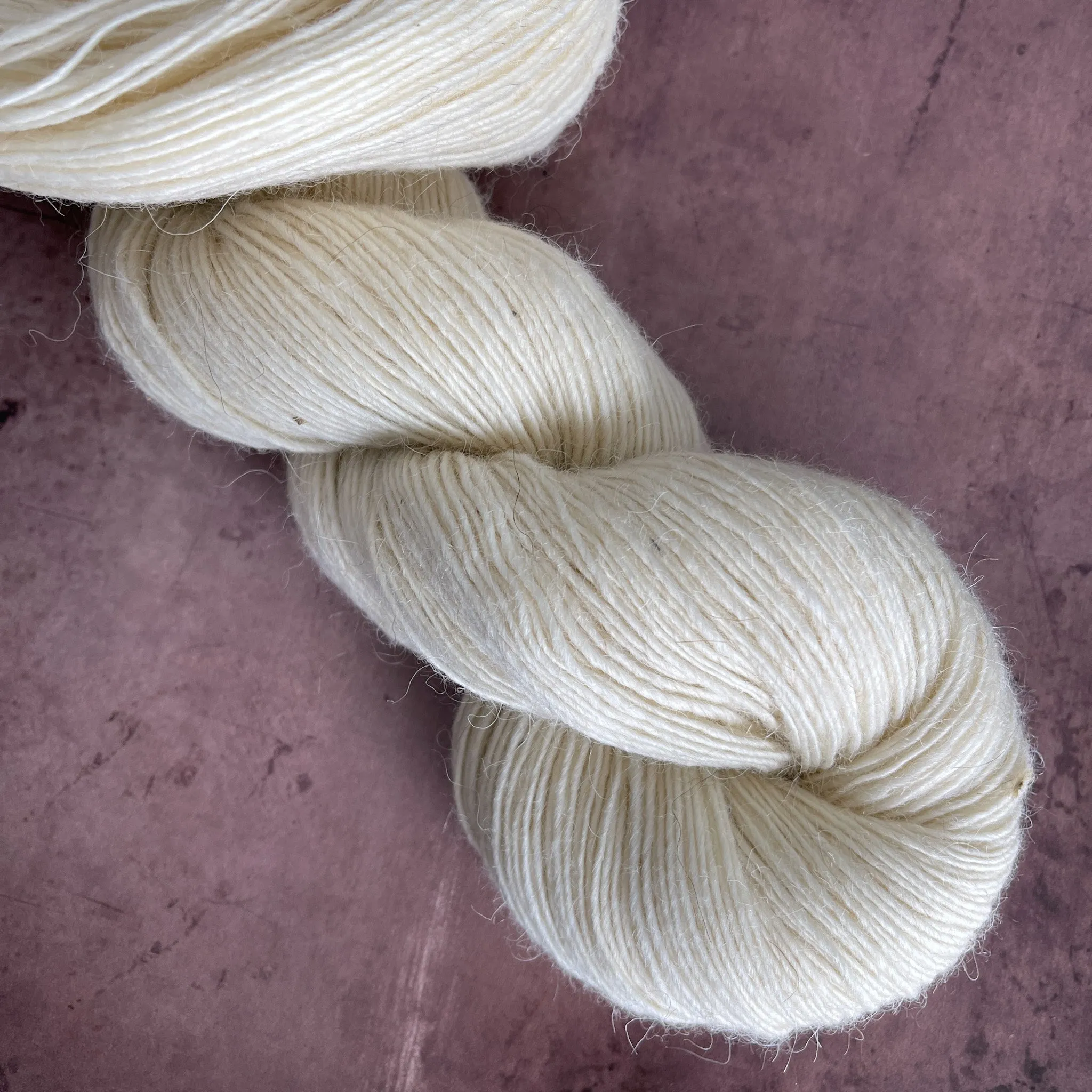 White Fingering Weight Lamb Wool Yarn 450 yards Icelandic Lamb Wool Yarn Montana