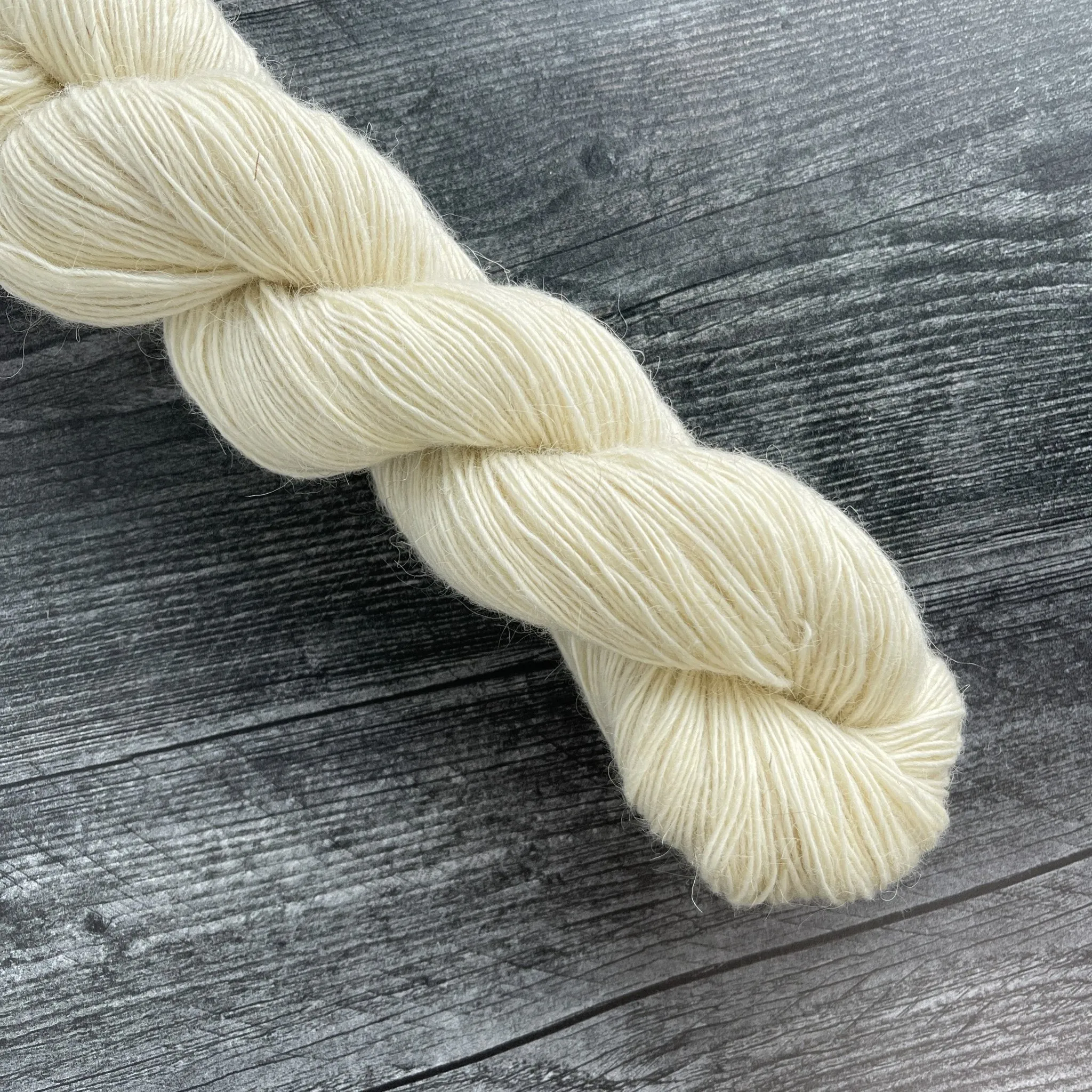 White Fingering Weight Lamb Wool Yarn 450 yards Icelandic Lamb Wool Yarn Montana