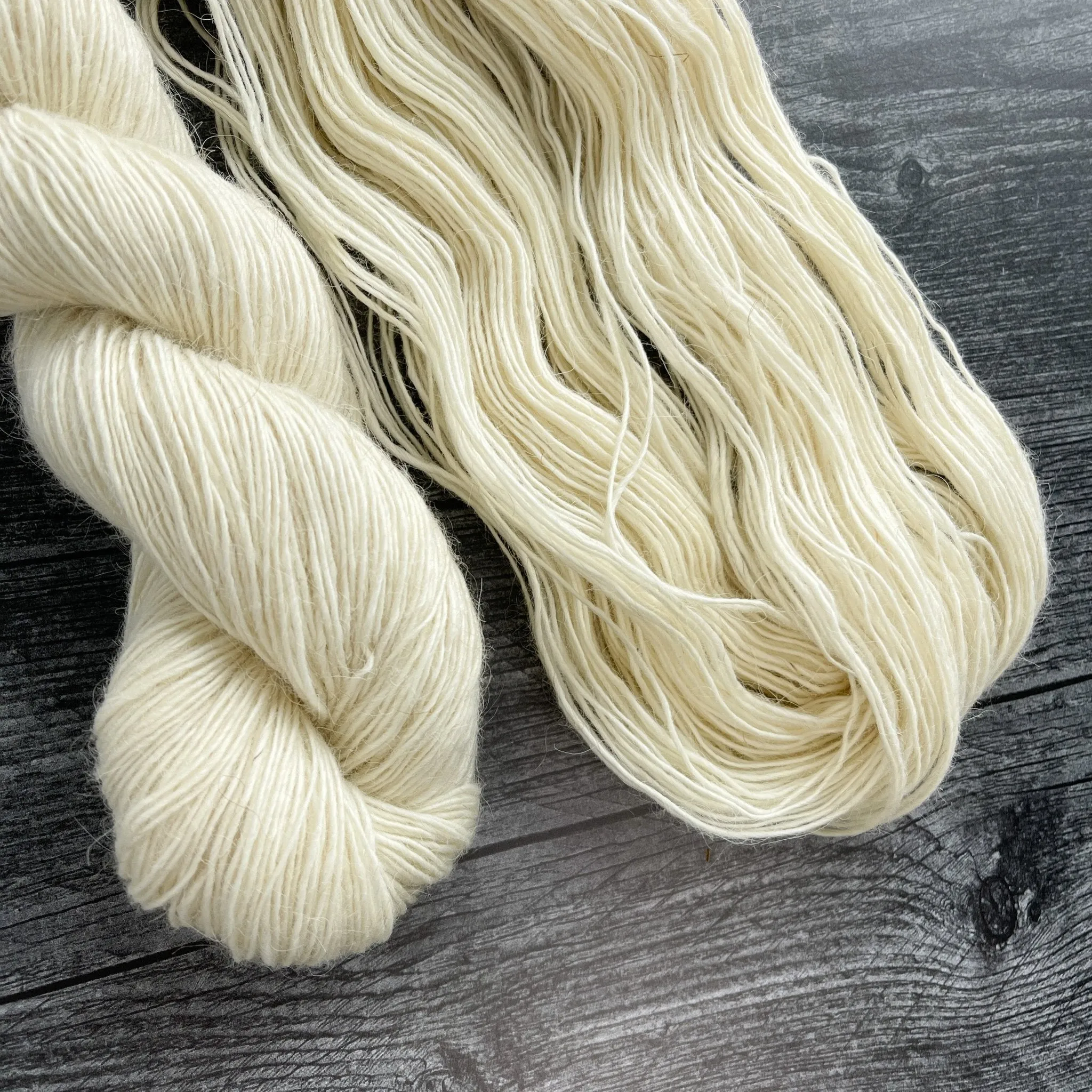 White Fingering Weight Lamb Wool Yarn 450 yards Icelandic Lamb Wool Yarn Montana