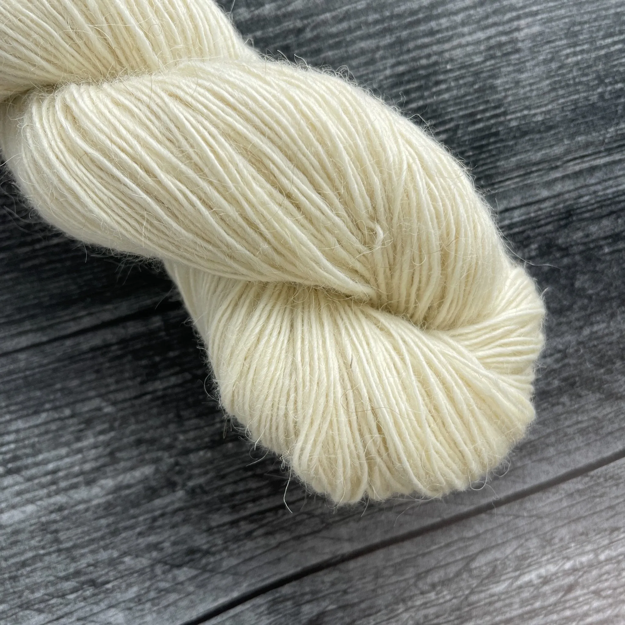White Fingering Weight Lamb Wool Yarn 450 yards Icelandic Lamb Wool Yarn Montana