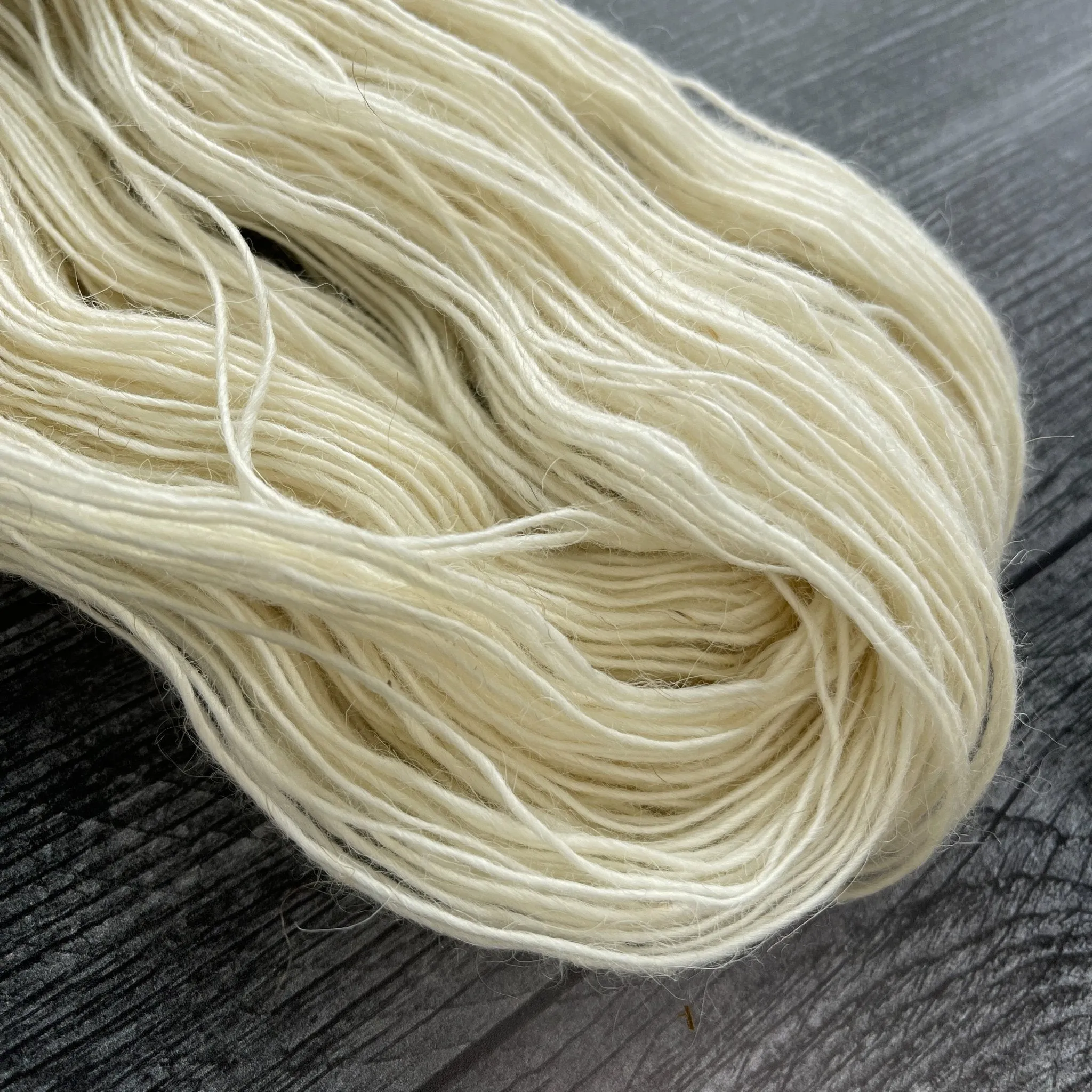 White Fingering Weight Lamb Wool Yarn 450 yards Icelandic Lamb Wool Yarn Montana