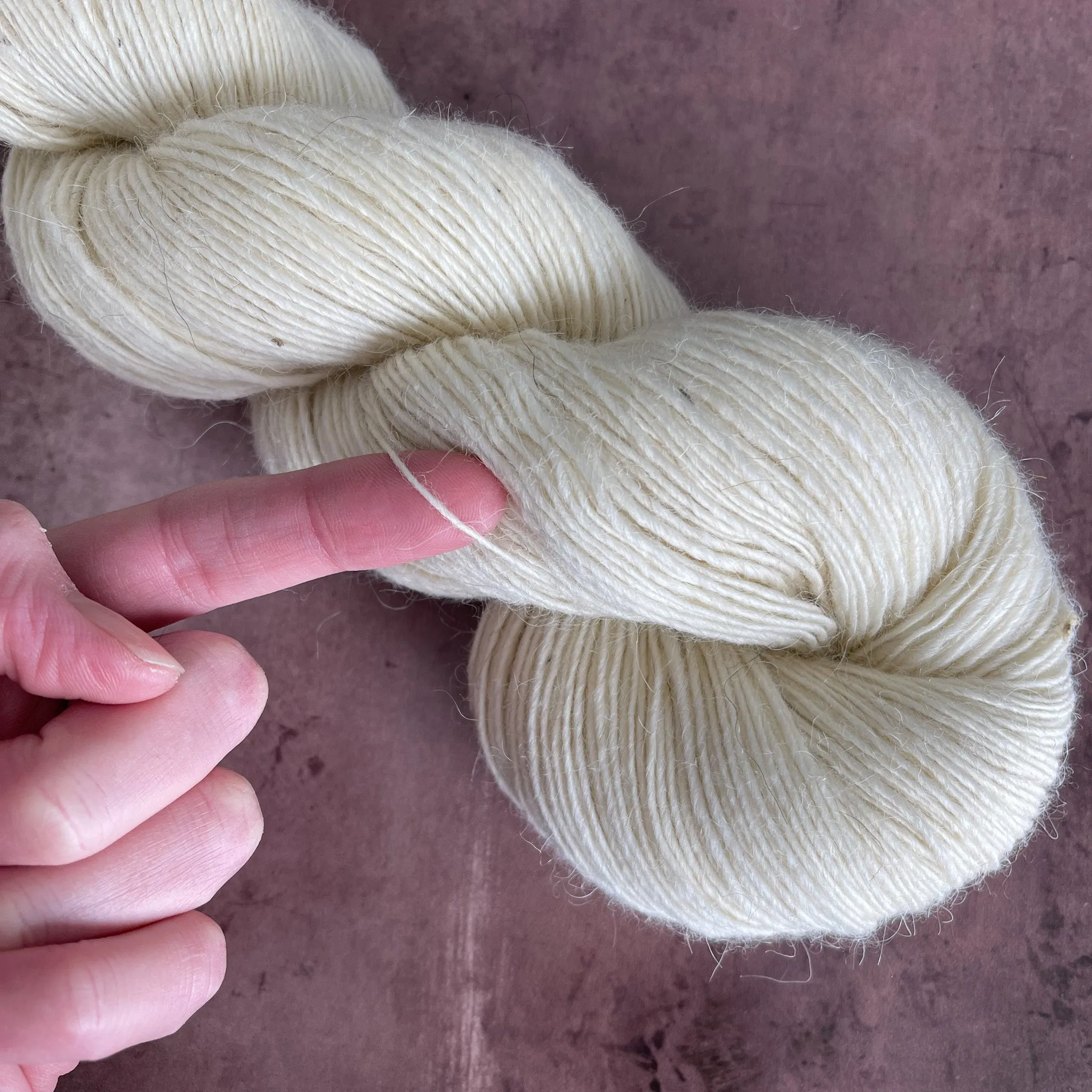 White Fingering Weight Lamb Wool Yarn 450 yards Icelandic Lamb Wool Yarn Montana